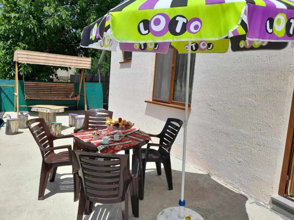 Ana-Maria Bnb Bed & Breakfast Tat'ev Exterior photo